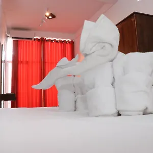 https://celonese-restaurant.kandyhotelsnow.com