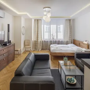 https://selinor-old-town-apartments-prague.praguehotelsweb.com