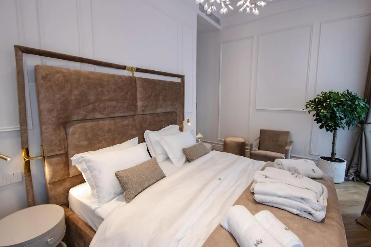 The Crown Boutique Hotel & Spa Tirana 4*,